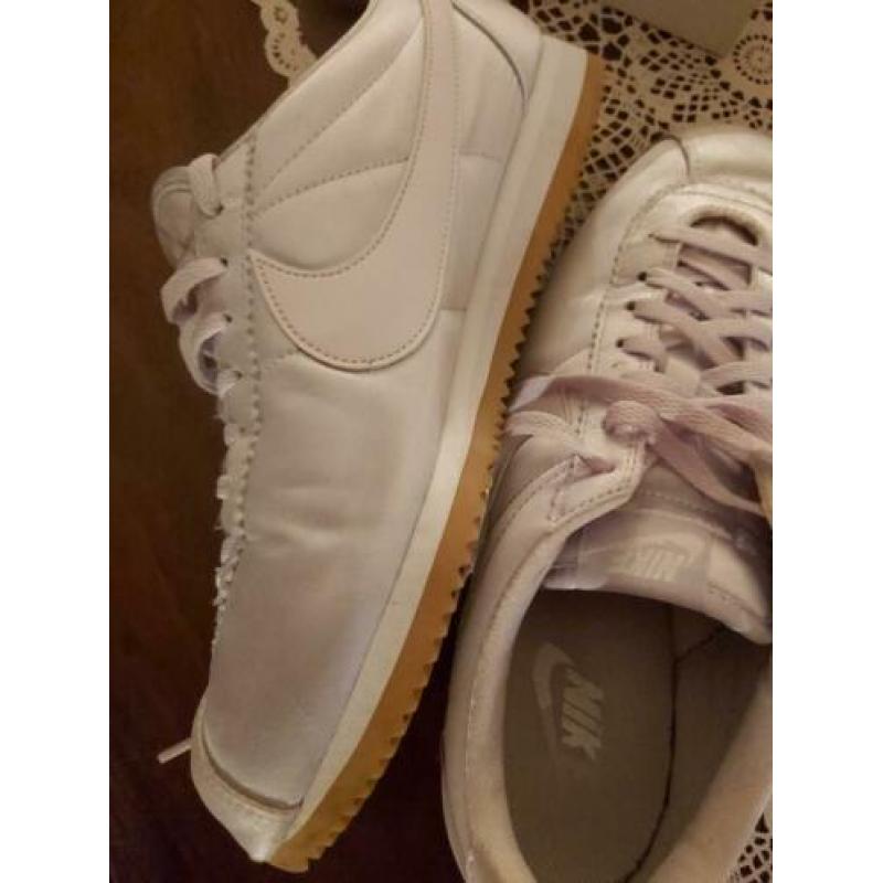 Witte sneakers van nike maat 42