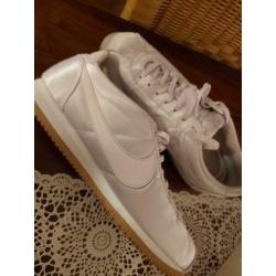 Witte sneakers van nike maat 42