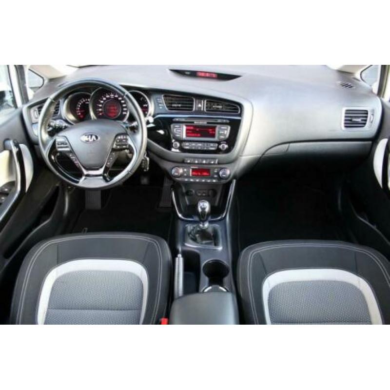 Kia Cee'd Sportswagon 1.6 GDI Super Pack LED | CRUISE/CLIMAT