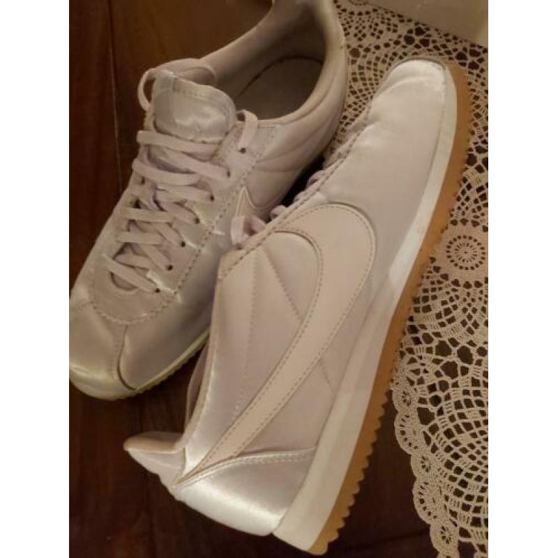 Witte sneakers van nike maat 42