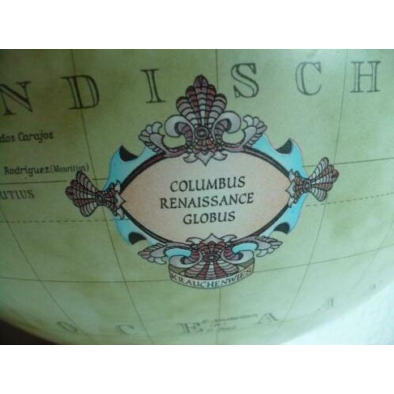 Decoratieve globe met verlichting.