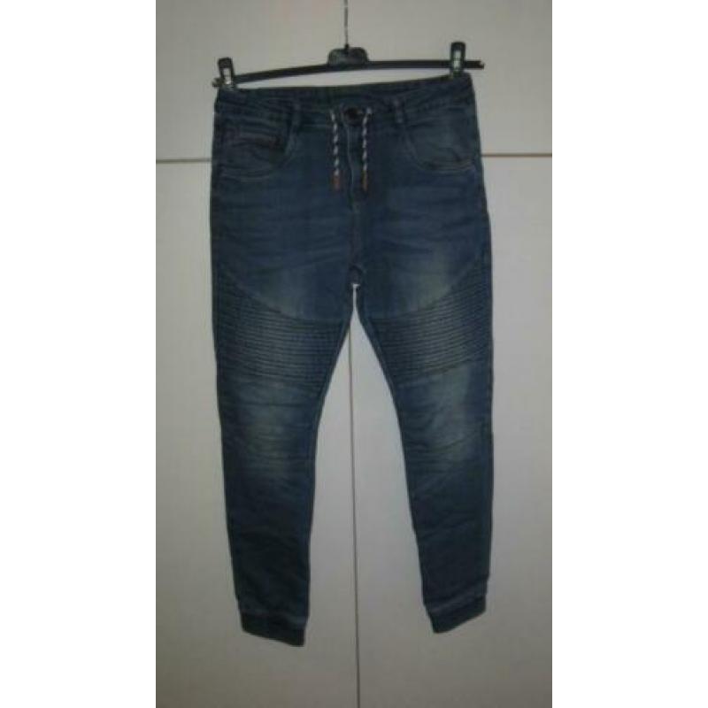 Mooie ZARA jog model jeans in maat 152.