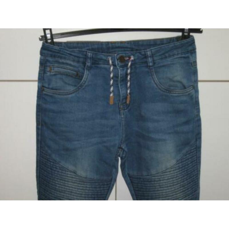 Mooie ZARA jog model jeans in maat 152.