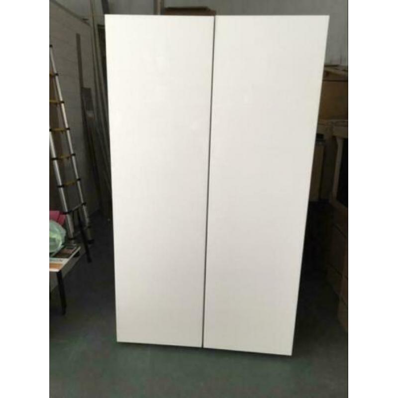 2 hoge voorraad/servieskasten 60 breed x 208 cm hoog, NIEUW