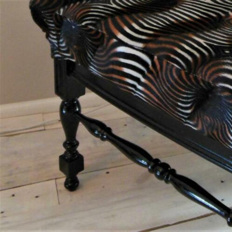 Unieke Antieke fauteuil in okapi animaldesign