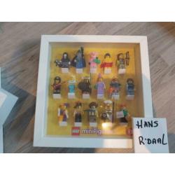 Diverse lego cmf minifiguren in ribba lijsten.