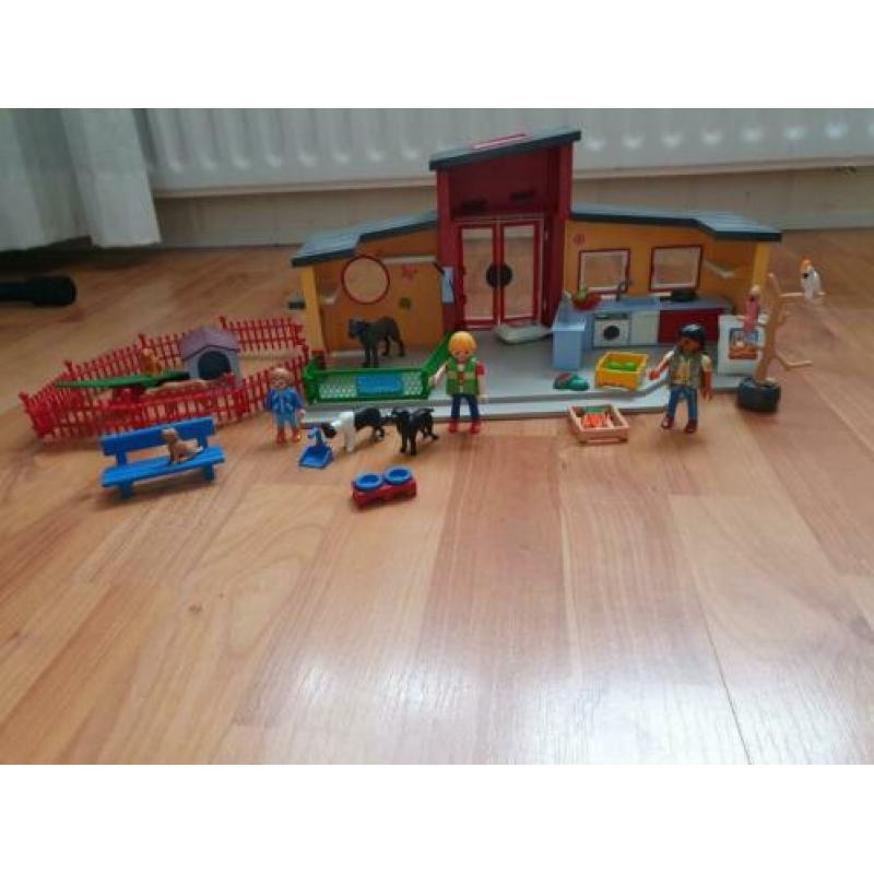 Partij playmobil, ziekenhuis, school, en meer