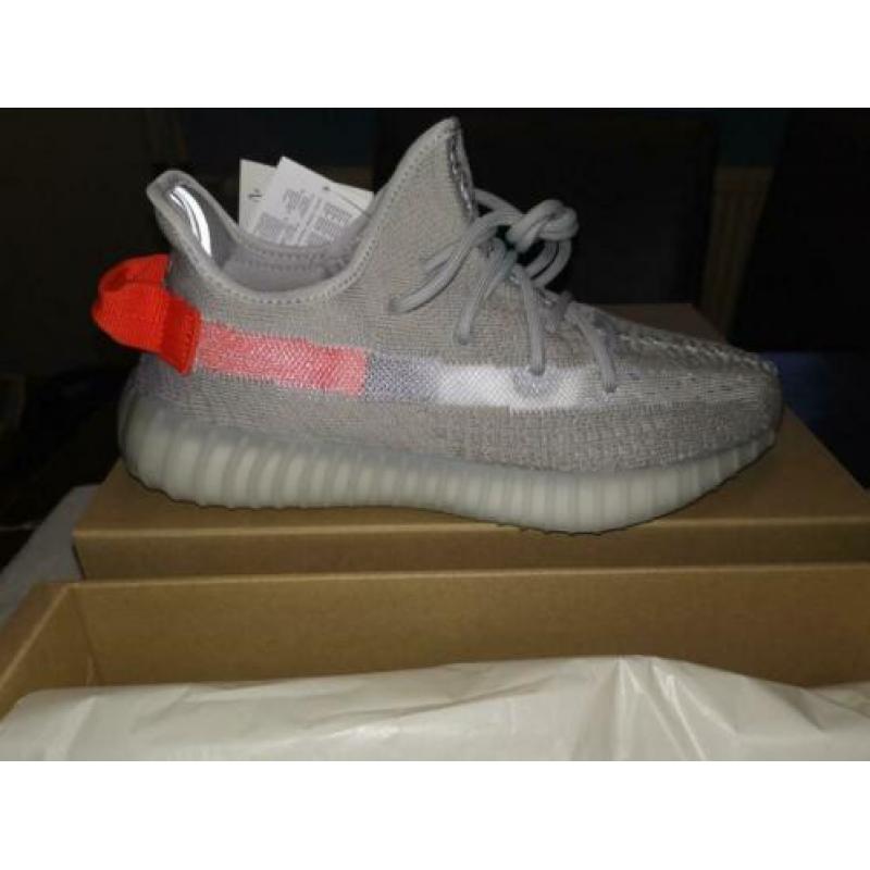 Yeezy's tail light, maat 40, US 7