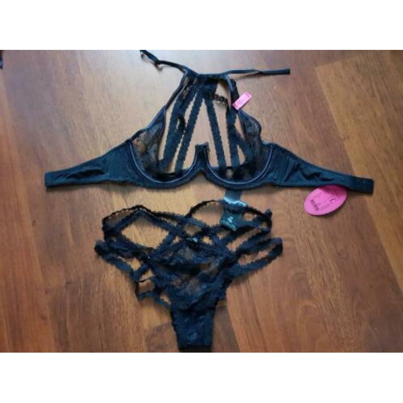 Nieuw - sexy uitdagend zwart setje Hunkemoller 75C + M