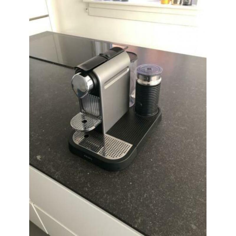 Krups Nespresso Koffiemachine + cappuccino opschuimer