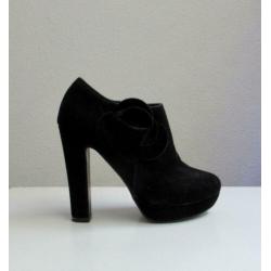 Zwarte plateau pumps met bloem detail van Ideal - mt 37