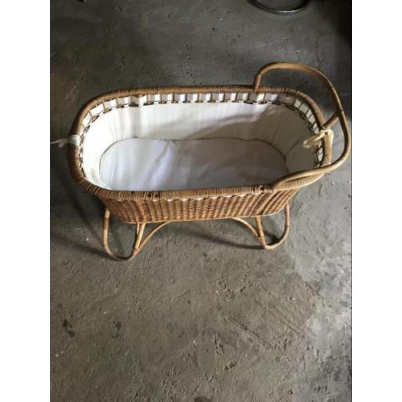 Vintage rotan babybed Rohe Noordwolde