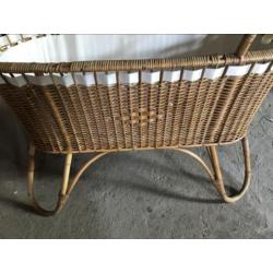 Vintage rotan babybed Rohe Noordwolde