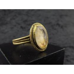 Roman decorated golden sealring with Rock crystal intaglio