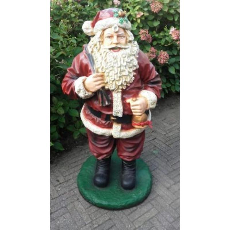 Mooie polyester kerstman 135 cm. hoog.