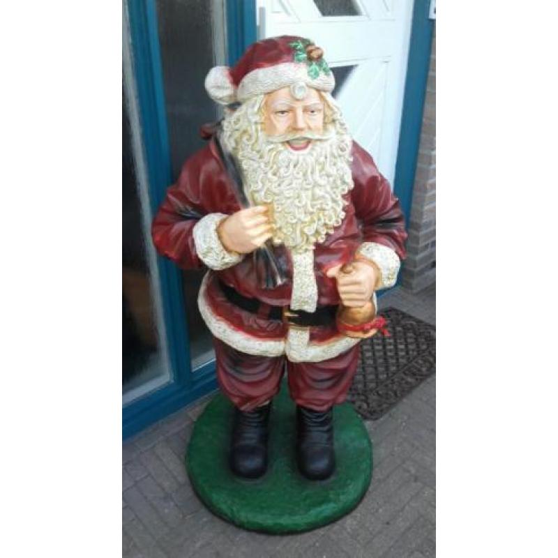 Mooie polyester kerstman 135 cm. hoog.